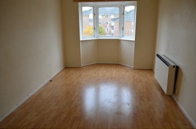  Image of 1 bedroom Flat to rent in Keats Close Scotland Green Road Ponders End Enfield EN3 at Keats Close  Enfield, EN3 4SF