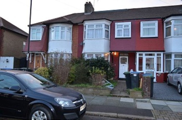  Image of 4 bedroom Detached house to rent in Kendal Avenue London N18 at Kendal Avenue  Edmonton, N18 1NE
