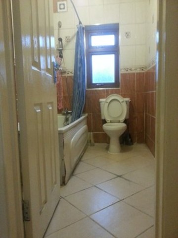  Image of 4 bedroom End of Terrace to rent in Kenilworth Gardens Ilford IG3 at KENILWORTH GARDENS SEVEN KINGS ILFORD, IG3 8DU