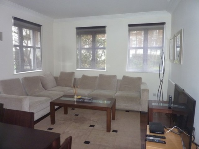  Image of 1 bedroom Ground Flat to rent in St. Marys Gate London W8 at Kensington Garden Walnut Court Kensington, London, W8 5UB
