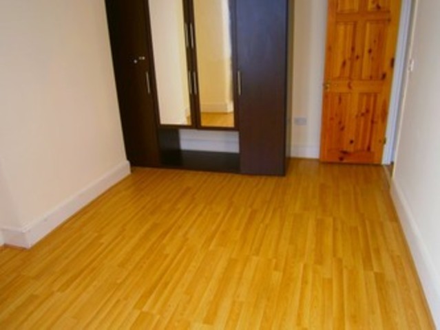  Image of 3 bedroom Flat to rent in Kensington Gardens Cranbrook Ilford IG1 at Kensington Gardens  Ilford Essex, IG1 3EL