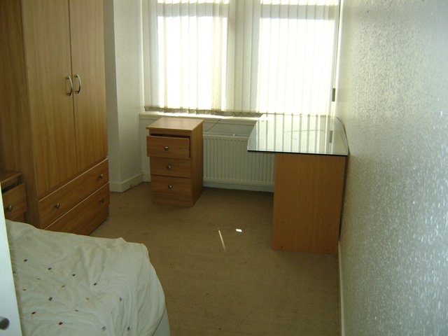  Image of 3 bedroom Flat to rent in Kilnside Road Paisley PA1 at Paisley Renfrewshire Renfrewshire, PA1 1RJ