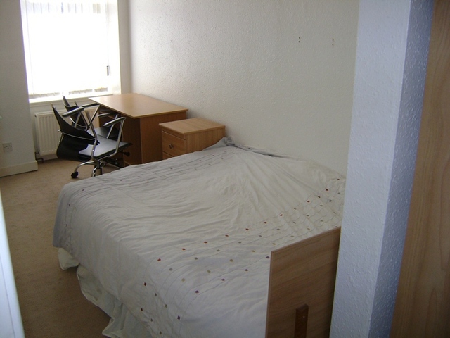  Image of 3 bedroom Flat to rent in Kilnside Road Paisley PA1 at Paisley Renfrewshire Renfrewshire, PA1 1RJ