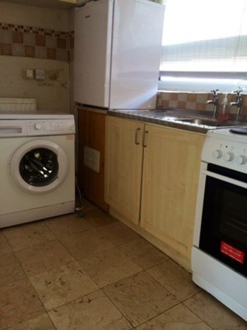 Image of 1 bedroom Ground Flat to rent in Galbraith Street London E14 at KIMBERLY HOUSE GALBRAITH STREET LIMEHOUSE, E14 3LS