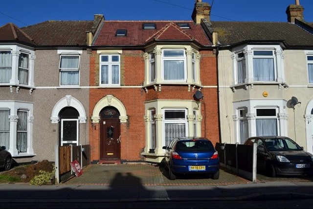  Image of 4 bedroom Terraced house to rent in Kinfauns Road Goodmayes Ilford IG3 at Kinfauns Road  Goodmayes, IG3 9QH