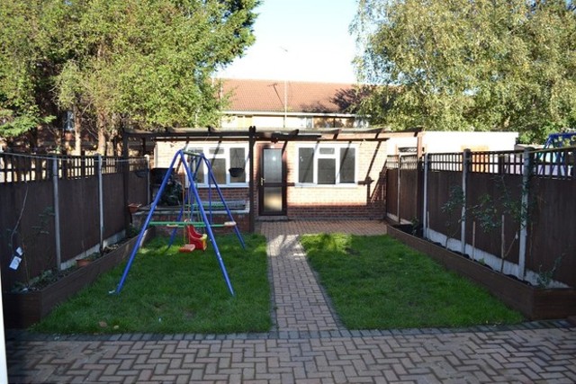  Image of 4 bedroom Terraced house to rent in Kinfauns Road Goodmayes Ilford IG3 at Kinfauns Road  Goodmayes, IG3 9QH
