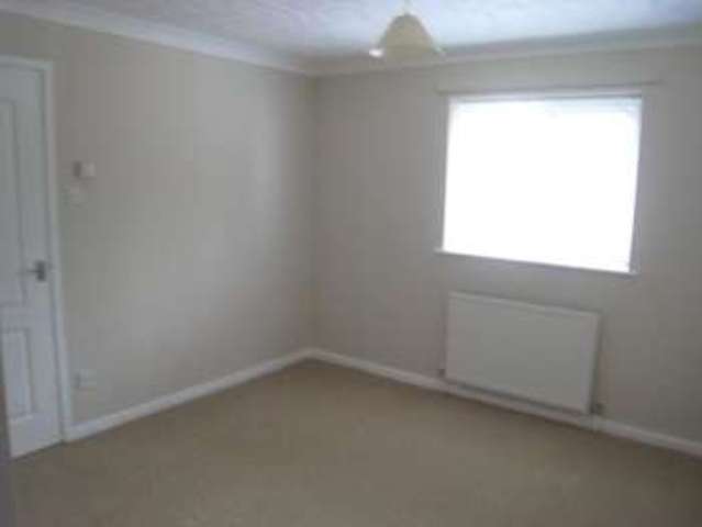  Image of 2 bedroom Terraced house to rent in Kings Meadow Close Wetherby LS22 at Wetherby LS22 Wetherby, LS22 7FU
