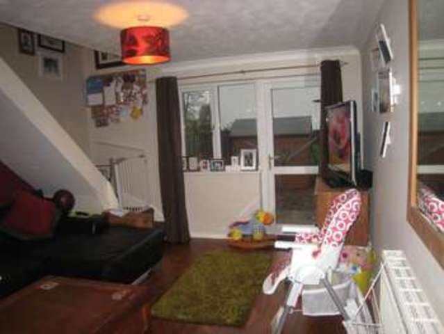  Image of 2 bedroom Terraced house to rent in Kings Meadow Close Wetherby LS22 at Wetherby LS22 Wetherby, LS22 7FU