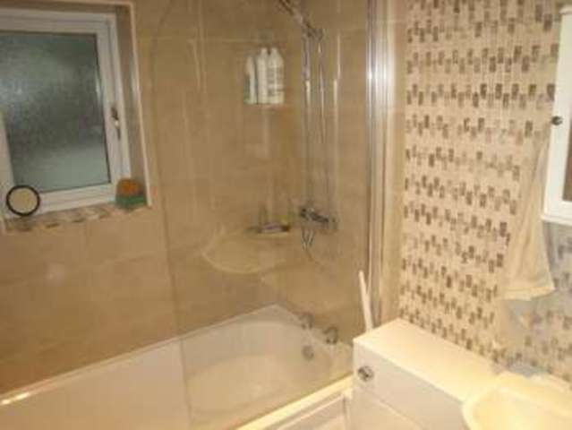  Image of 2 bedroom Terraced house to rent in Kings Meadow Close Wetherby LS22 at Wetherby LS22 Wetherby, LS22 7FU
