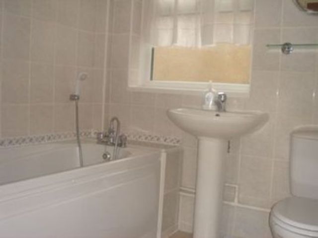  Image of 5 bedroom Detached house to rent in Kingswear Drive Broughton Milton Keynes MK10 at Kings way  Milton Keynes, MK10 9NZ