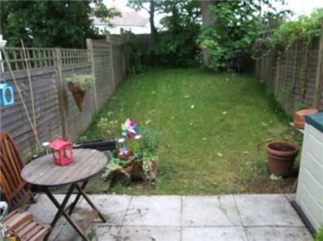  Image of 5 bedroom Detached house to rent in Kingswear Drive Broughton Milton Keynes MK10 at Kings way  Milton Keynes, MK10 9NZ