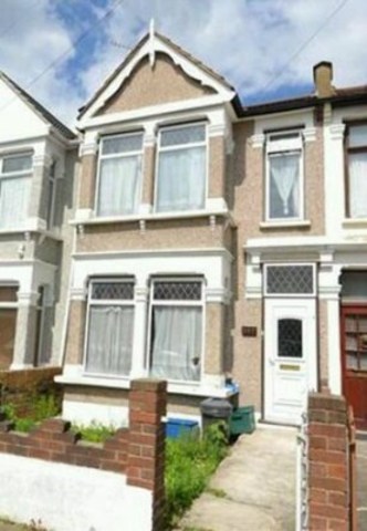  Image of 2 bedroom Terraced house to rent in Kingston Road Ilford IG1 at KINGSTON ROAD  ILFORD, IG1 1PG