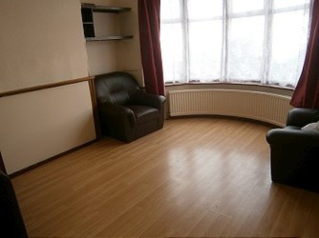  Image of 4 bedroom Detached house to rent in Kingston Road Ilford IG1 at Kingston Road  Ilford, IG1 1PA