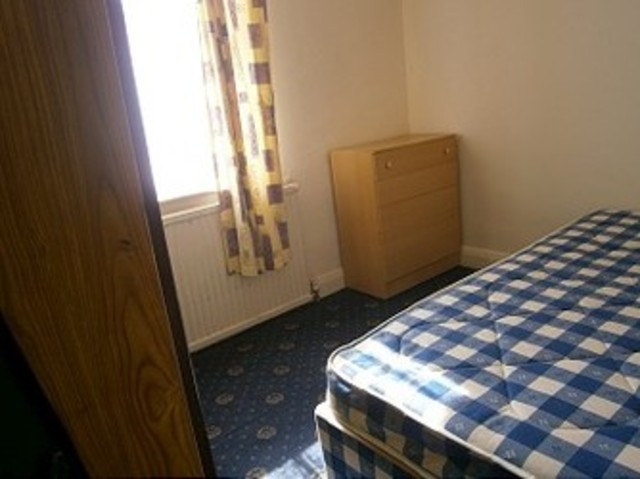  Image of 4 bedroom Detached house to rent in Kingston Road Ilford IG1 at Kingston Road  Ilford, IG1 1PA