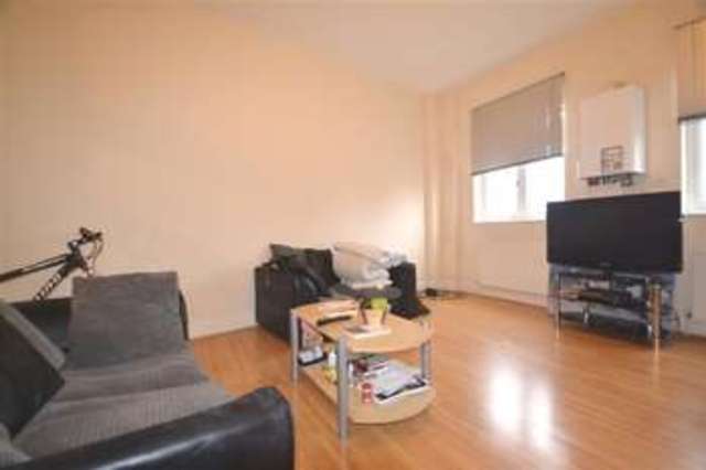  Image of 2 bedroom Apartment to rent in Kingston Road London SW20 at Raynes Park, SW20 8LX