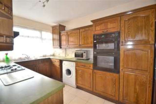  Image of 2 bedroom Apartment to rent in Kingston Road London SW19 at South Wimbledon, SW19 1JZ