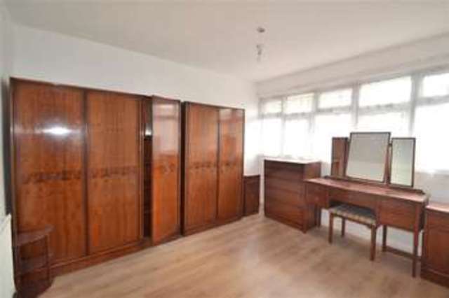  Image of 2 bedroom Apartment to rent in Kingston Road London SW19 at South Wimbledon, SW19 1JZ