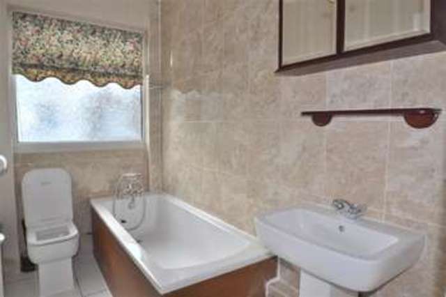  Image of 2 bedroom Apartment to rent in Kingston Road London SW19 at South Wimbledon, SW19 1JZ