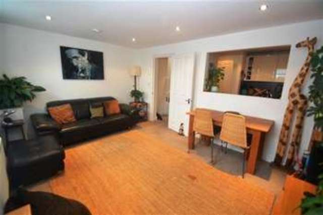  Image of 2 bedroom Apartment to rent in Kingston Road London SW19 at South Wimbledon, SW19 1LH