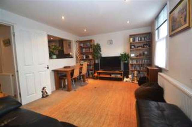  Image of 2 bedroom Apartment to rent in Kingston Road London SW19 at South Wimbledon, SW19 1LH