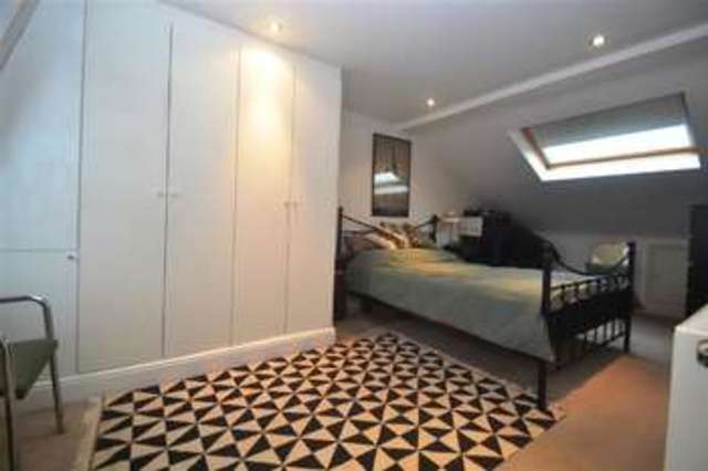  Image of 2 bedroom Apartment to rent in Kingston Road London SW19 at South Wimbledon, SW19 1LH