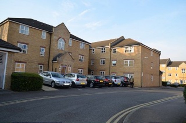  Image of 2 bedroom Flat to rent in Kirkland Drive Enfield EN2 at Kirkland Drive Holtswhite Hill Enfield Chase, EN2 0RT