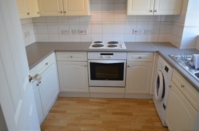  Image of 2 bedroom Flat to rent in Kirkland Drive Enfield EN2 at Kirkland Drive Holtswhite Hill Enfield Chase, EN2 0RT