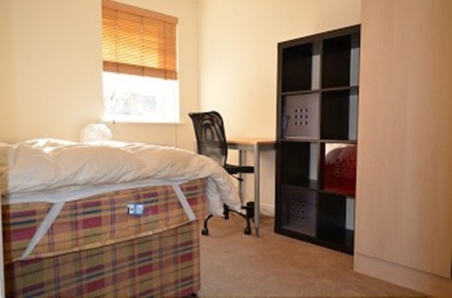  Image of 2 bedroom Flat to rent in Kirkland Drive Enfield EN2 at Kirkland Drive Holtswhite Hill Enfield Chase, EN2 0RT