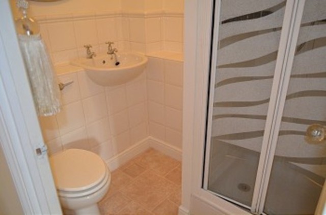  Image of 2 bedroom Flat to rent in Kirkland Drive Enfield EN2 at Kirkland Drive Holtswhite Hill Enfield Chase, EN2 0RT