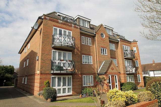  Image of 2 bedroom Apartment to rent in Overton Road Sutton SM2 at Kristina Court 10 Overton Road Sutton, SM2 6QF