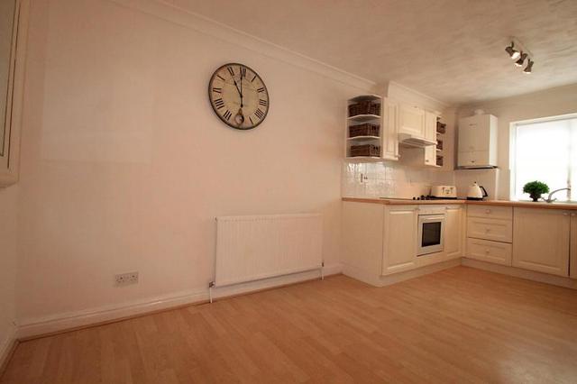  Image of 2 bedroom Apartment to rent in Overton Road Sutton SM2 at Kristina Court 10 Overton Road Sutton, SM2 6QF