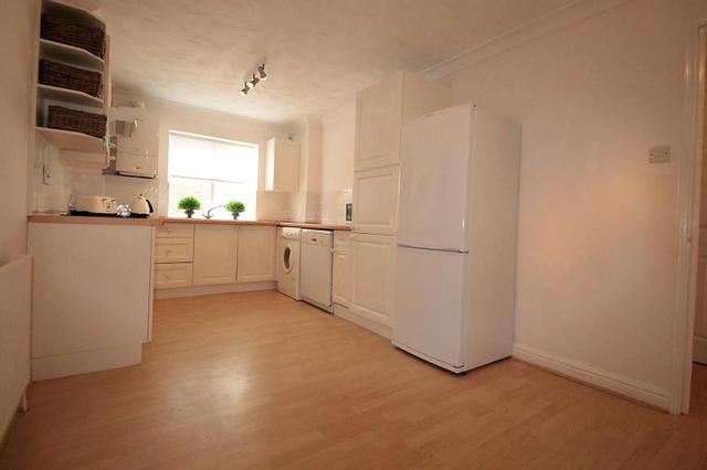  Image of 2 bedroom Apartment to rent in Overton Road Sutton SM2 at Kristina Court 10 Overton Road Sutton, SM2 6QF