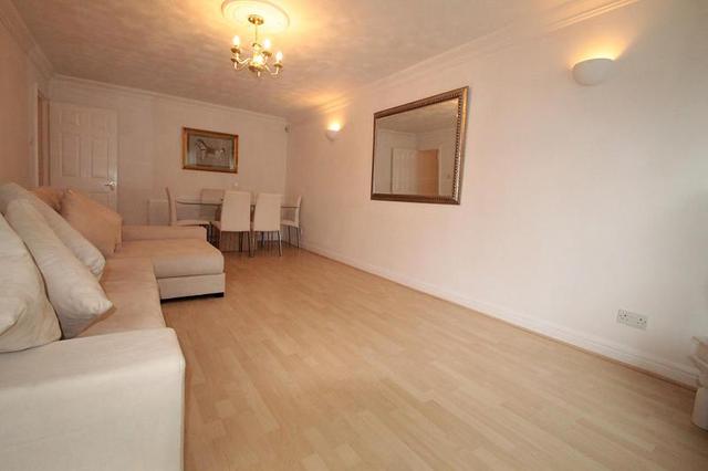  Image of 2 bedroom Apartment to rent in Overton Road Sutton SM2 at Kristina Court 10 Overton Road Sutton, SM2 6QF