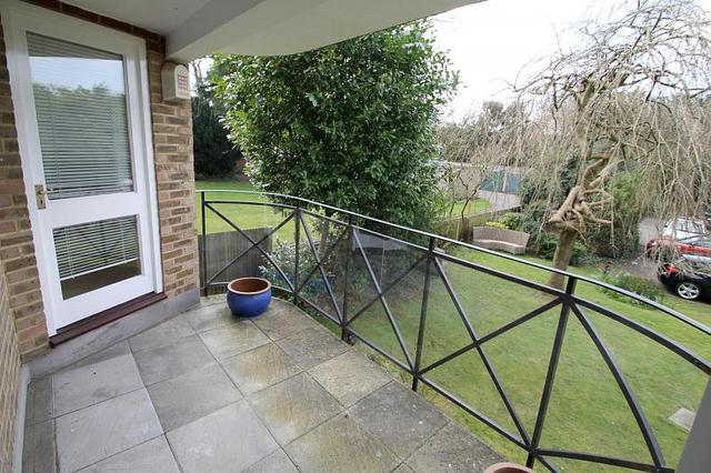  Image of 2 bedroom Apartment to rent in Overton Road Sutton SM2 at Kristina Court 10 Overton Road Sutton, SM2 6QF