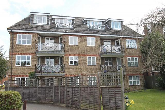  Image of 2 bedroom Apartment to rent in Overton Road Sutton SM2 at Kristina Court 10 Overton Road Sutton, SM2 6QF