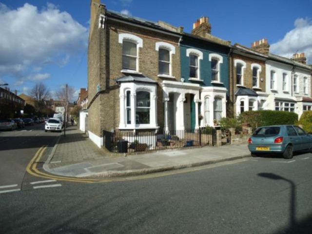  Image of 3 bedroom Flat to rent in Kynaston Road London N16 at Kynaston Road  Stoke Newington, N16 0EU