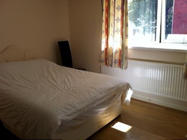  Image of 1 bedroom Flat to rent in St. Georges Road London N13 at Ladyshaw Court St. Georges Road Palmers Green, N13 4AW