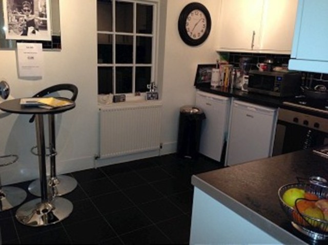  Image of 2 bedroom Detached house to rent in Lakeside Road London N13 at Lakeside Road  Palmers Green, N13 4PS