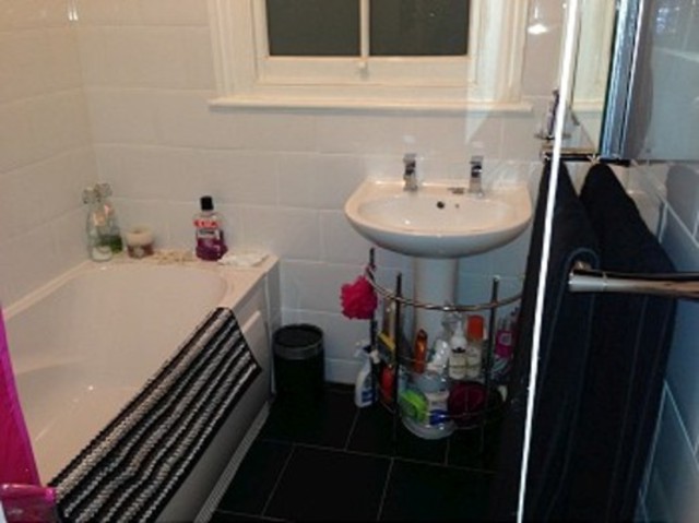  Image of 2 bedroom Detached house to rent in Lakeside Road London N13 at Lakeside Road  Palmers Green, N13 4PS