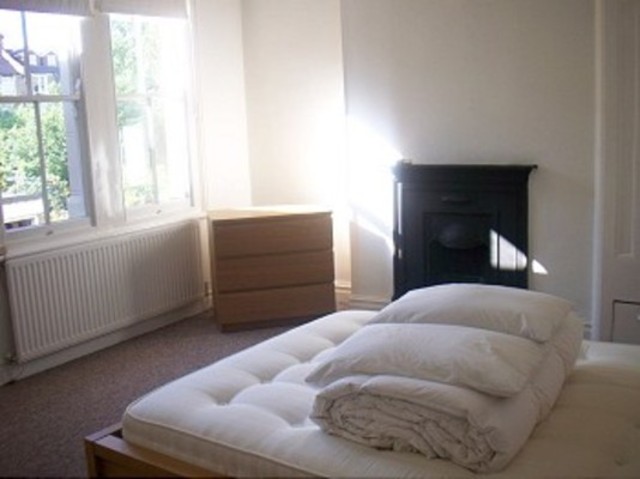  Image of 3 bedroom Flat to rent in Lakeside Road London N13 at Lakeside Road  Palmers Green, N13 4PS