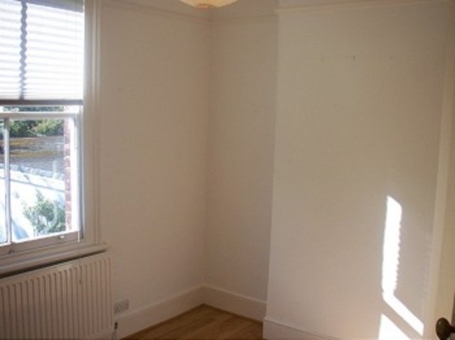  Image of 3 bedroom Flat to rent in Lakeside Road London N13 at Lakeside Road  Palmers Green, N13 4PS