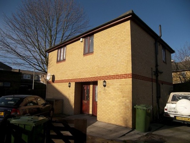  Image of 2 bedroom Maisonette to rent in Lawson Close London E16 at Lawson close Plaistow London, E16 3JS