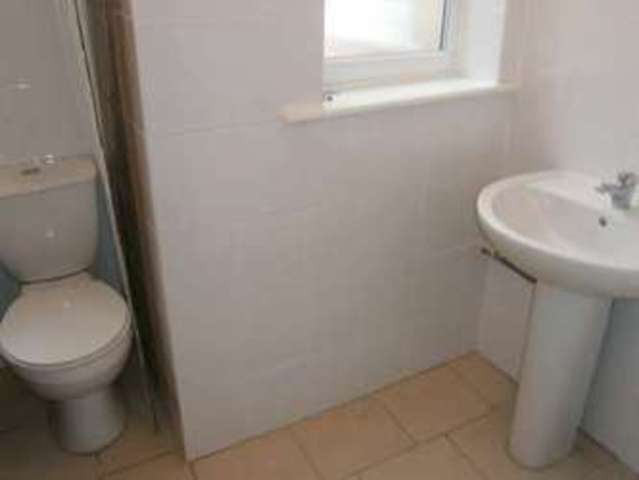  Image of 2 bedroom Flat to rent in Lea Bridge Road London E10 at Leabridge Road  leyton, E10 7PN