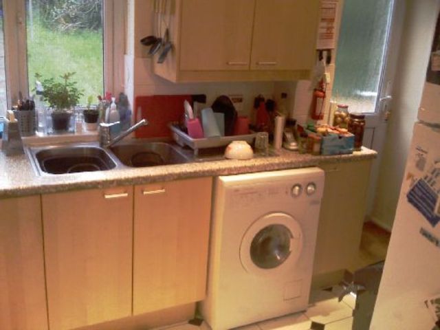  Image of 5 bedroom House Share to rent in Leahurst Crescent Harborne Birmingham B17 at B17 0LD  Harborne, B17 0LD