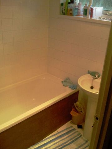  Image of 5 bedroom House Share to rent in Leahurst Crescent Harborne Birmingham B17 at B17 0LD  Harborne, B17 0LD