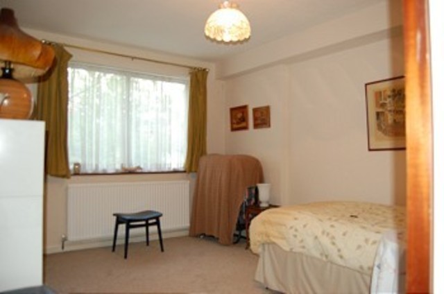  Image of 2 bedroom Flat for sale in Stonegrove Edgware HA8 at Leamington House Stonegrove Edgware, HA8 7TN