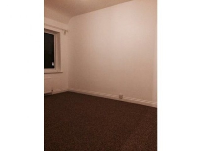  Image of 3 bedroom Terraced house to rent in Lymington Road Dagenham RM8 at LEAMINGTON ROAD  CHADWELL HEATH, RM8 1RT
