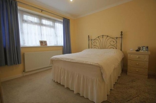  Image of 3 bedroom Detached house to rent in Lechmere Avenue Chigwell IG7 at Lechmere Avenue  Chigwell, IG7 5ET