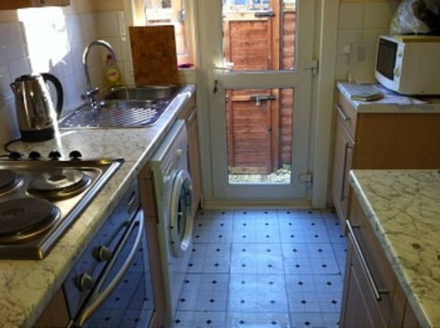  Image of 2 bedroom Ground Flat to rent in Lightcliffe Road London N13 at Lightcliffe Road  Palmers Green, N13 5PW