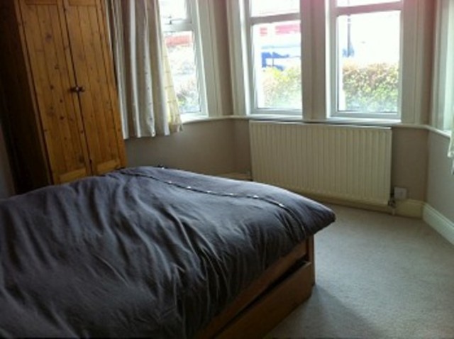  Image of 2 bedroom Ground Flat to rent in Lightcliffe Road London N13 at Lightcliffe Road  Palmers Green, N13 5PW